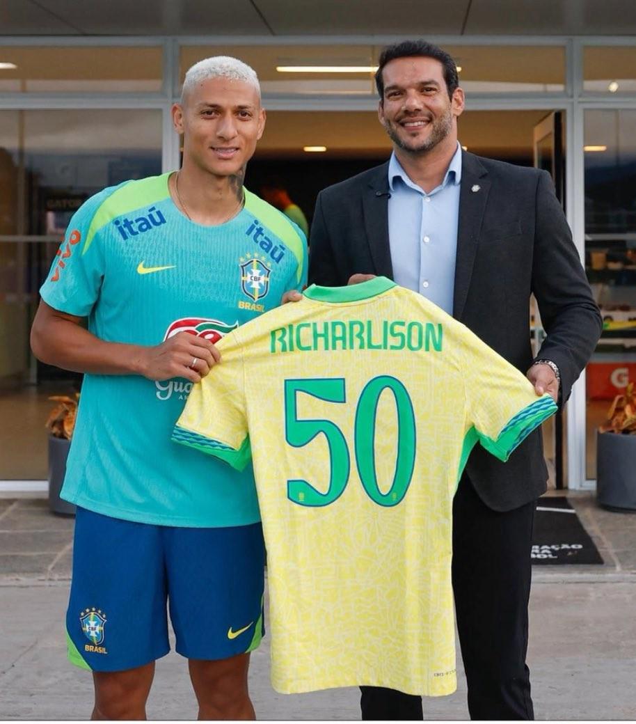 开云体育-50场20球，里沙利松晒纪念球衣：还有更多故事等待着被书写