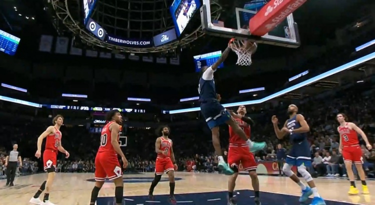 开云体育-摧枯拉朽！纳兹·里德滑翔劈扣 森林狼轰出13-0强势反超